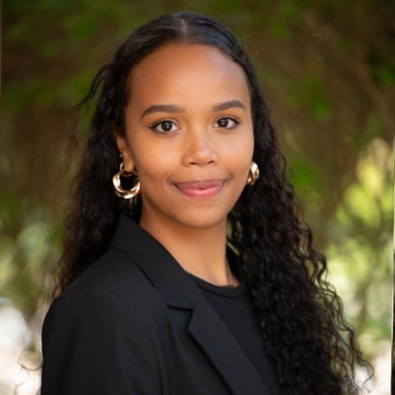 Cayce Headshot